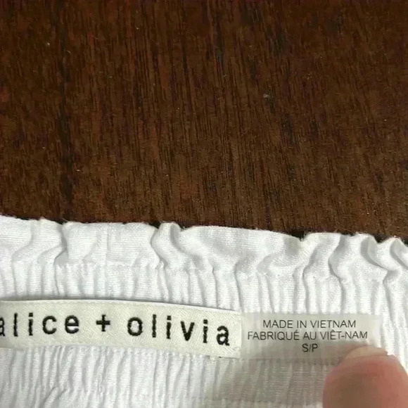 alice + Olivia linen short - Picture 6 of 8